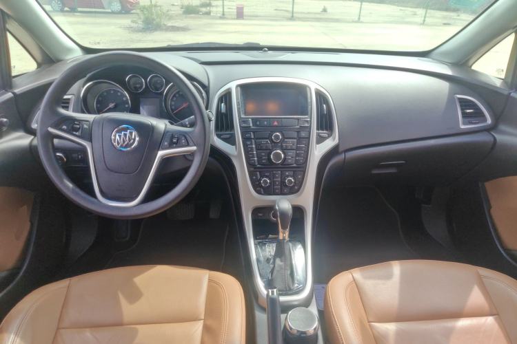 Used Buick GT 2013 GT 1.8L Automatic Fashion Edition Center Console