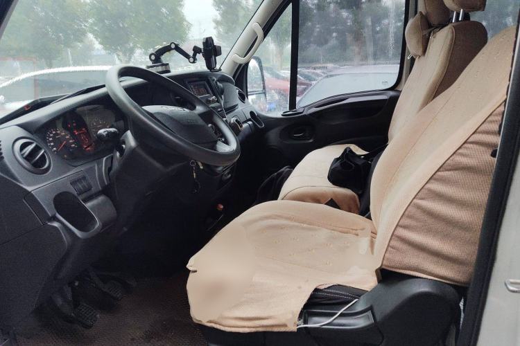 Used Iveco Eurocargo 2018 2.3T Short-Wheelbase Low-Roof Multi-Purpose Van with Side Sliding Door F1A