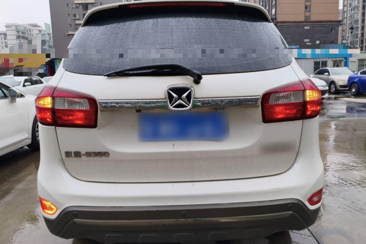 Used JMC Yusheng S350 2017 2.0T Automatic 2WD Diesel Luxury Version with Sunroof 5 Seats
