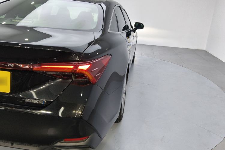 Used Toyota Avalon 2019 Dual-Engine 2.5L Luxury Edition China VI Standard