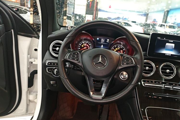 Used Mercedes-Benz GLC 2016 GLC 260 4MATIC Luxury Model
