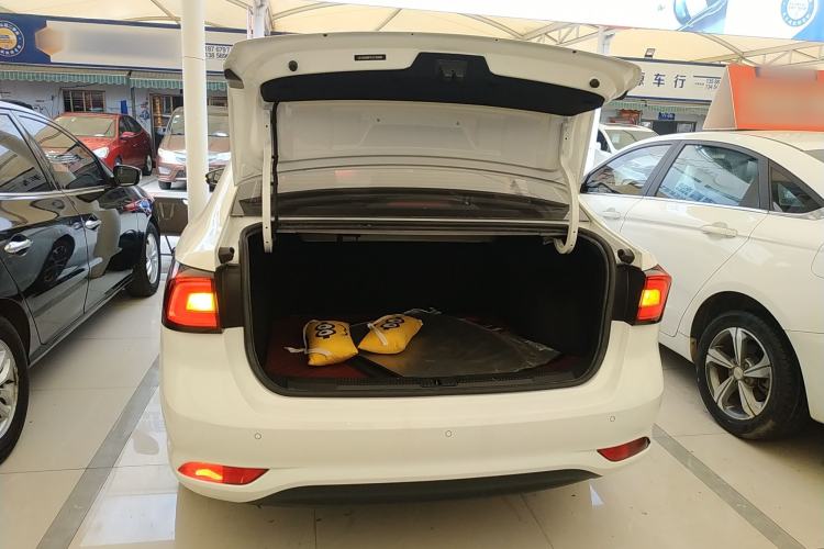 Used Roewe i5 2020 1.5L Automatic 4G Connect Luxury Flagship Edition
