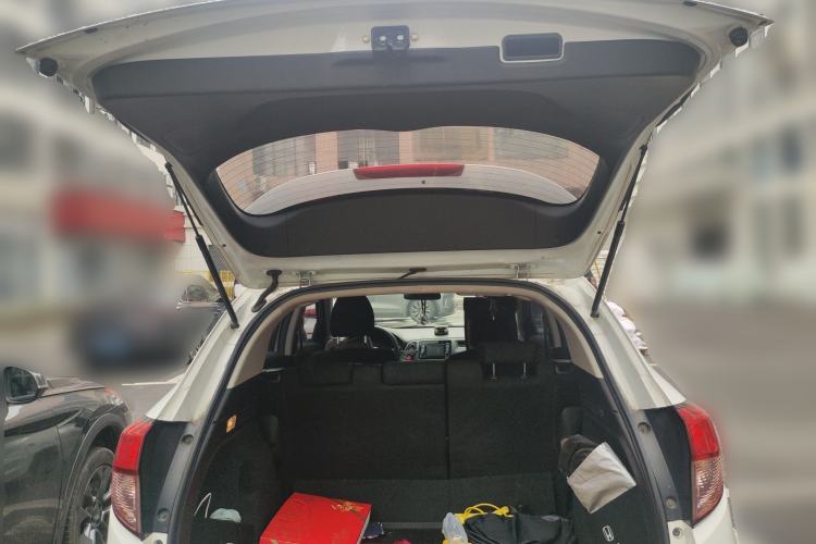 Used Honda Vezel 2017 1.5L CVT 2WD Comfort Model Trunk