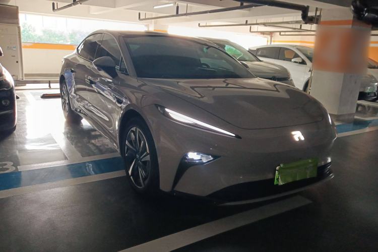 Used Rising R7 2023 Rear-Drive Screen King Edition