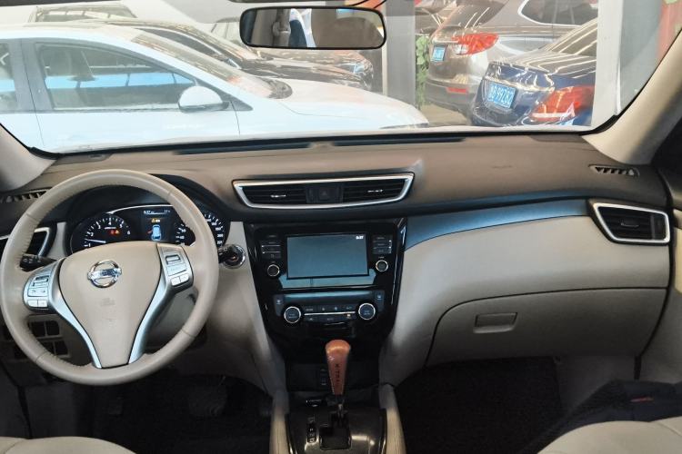 Used Nissan X-Trail 2014 2.0L CVT Comfort Edition 2WD Center Console