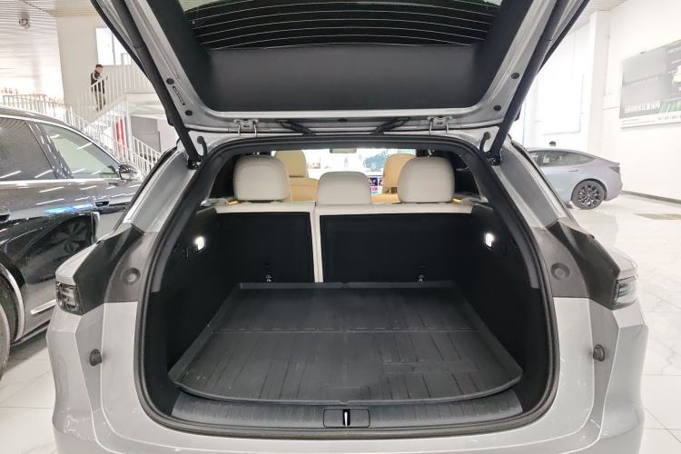 Used Li Auto i6 2025 Model Four-Wheel-Drive Standard Type Trunk