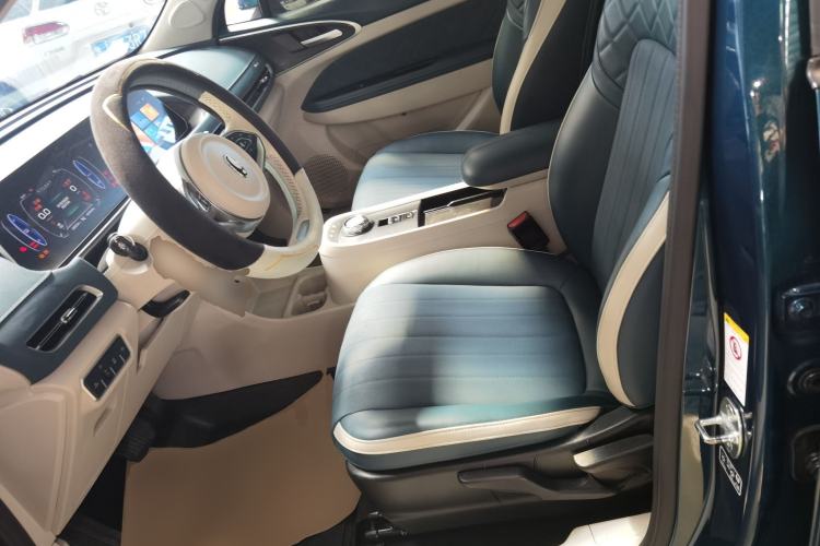 Used ORA Good Cat 2022 500 km Long-Range Luxury Version Lithium-NMC Left Front Seat