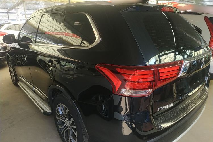Used Mitsubishi Outlander 2017 2.0L Two-Wheel Drive Glory Edition 5 Seats Rear Left 45 Deg