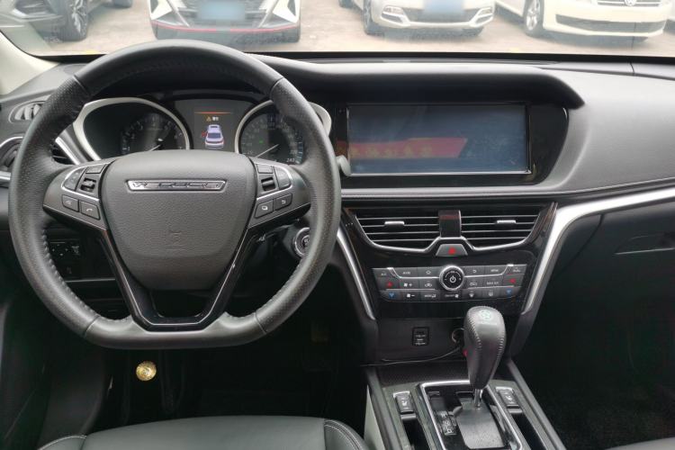 Used Venucia T90 2017 2.0L CVT Leading Edition Center Console