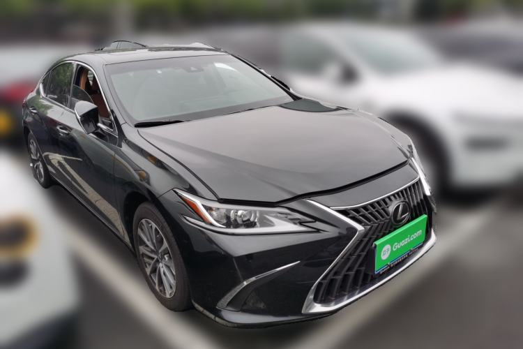 Used Lexus ES 2024 200 Premium Edition Front Right 45 Deg