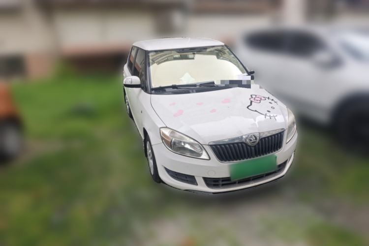 Used Skoda Fabia 2014 1.4L Automatic Crystal Edition Front Right 45 Deg