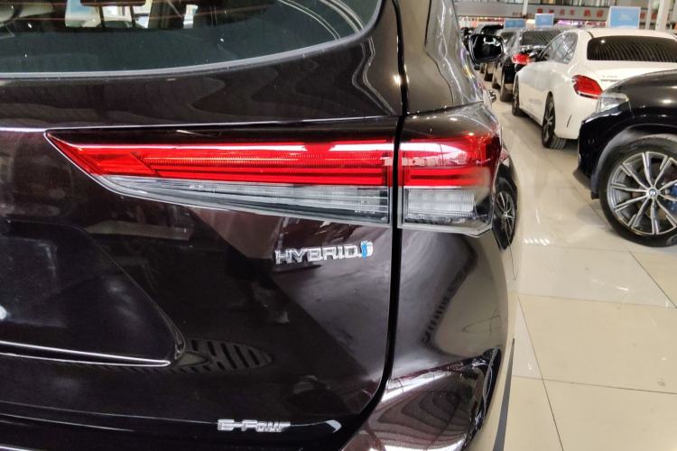 Used Toyota Crown Kluger 2021 2.5L HEV Four-Wheel Drive Luxury Edition Right Rear Taillight