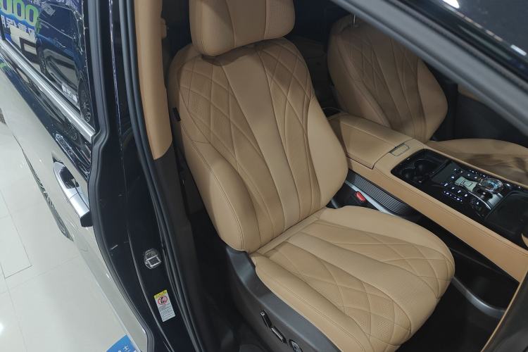 Used Denza D9 2025 DM-i Intelligent Drive 1020 Four-Wheel Drive Prestige Model
