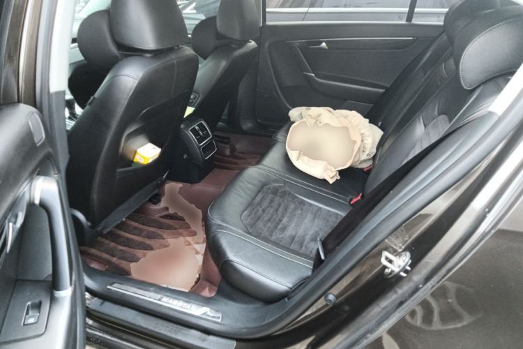 Used Volkswagen Magotan 2016 1.8TSI Luxury Comfort Model Left Rear Seat