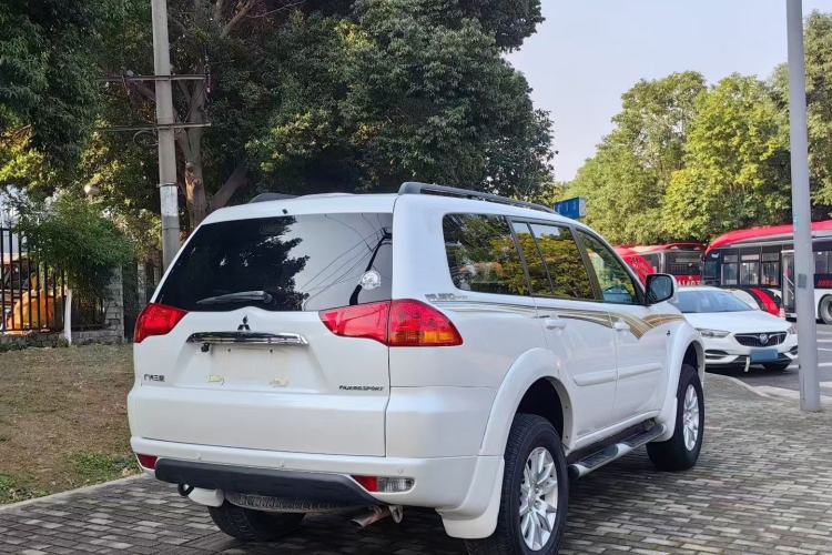 Used Mitsubishi Pajero Sport 2013 3.0L Automatic Two-Wheel Drive Luxury Edition Exterior 5