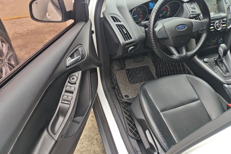 Used Ford Focus 2017 Hatchback 1.6L Automatic Comfort Plus SmartDrive Edition Driver Seat