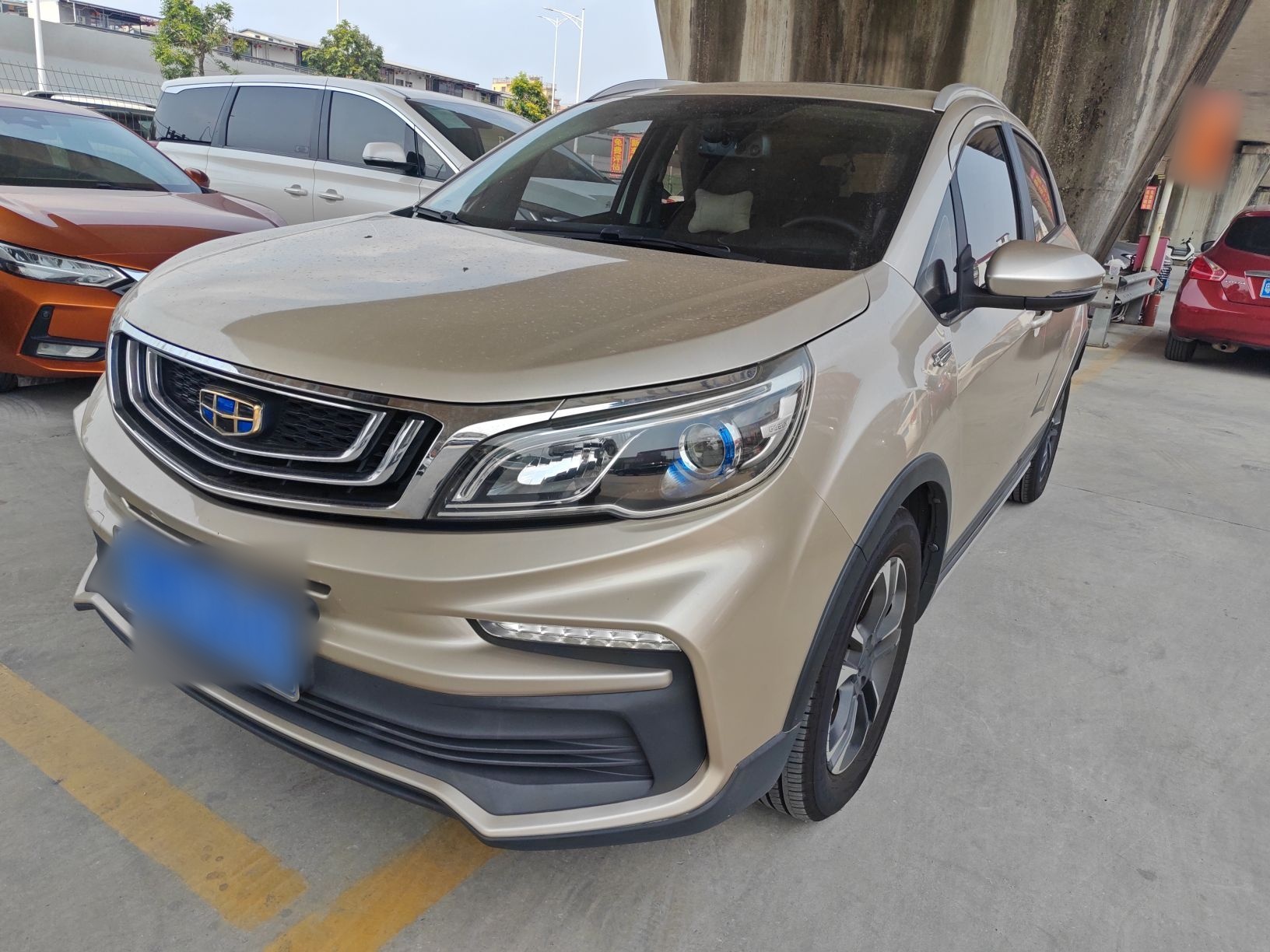 تحت مقدمة السيارة