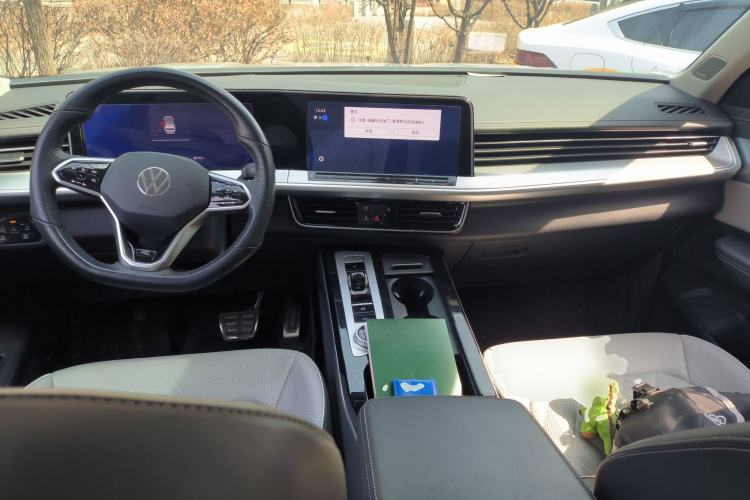 Used Volkswagen Tavendor 2023 380TSI Four-Wheel Drive R-Line First Edition Center Console