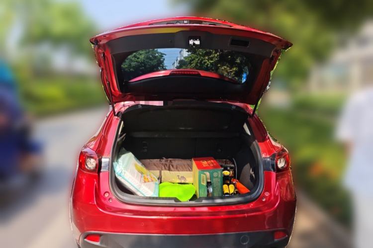 Used Mazda 3 Axela 2016 Hatchback 1.5L Automatic Luxury Model