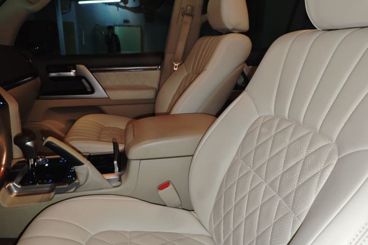 Used Toyota Land Cruiser 2021 5.7L VX-R Middle East