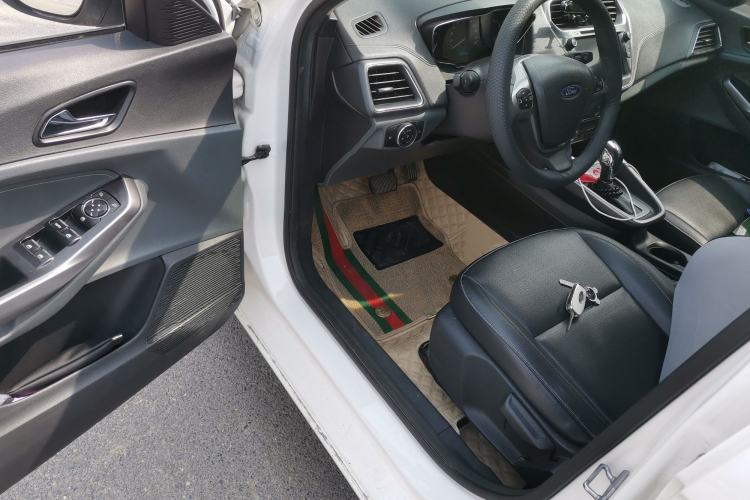 Used Ford Escort 2017 Happiness Edition 1.5L Automatic Fashion Version Interior 3