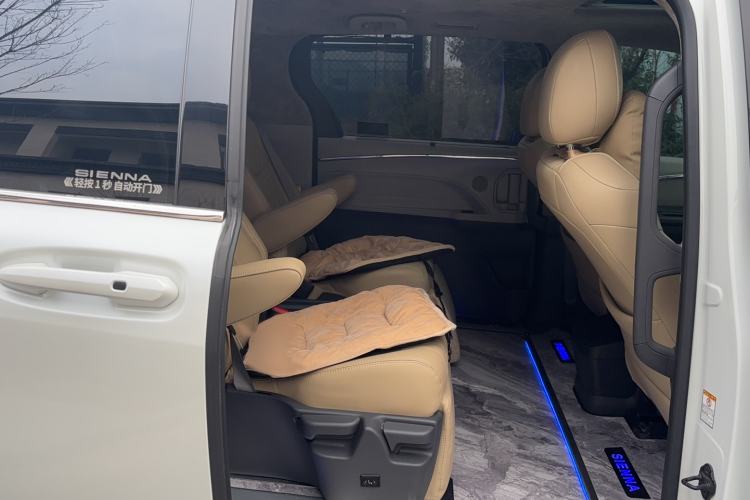 Used Toyota SIENNA 2024 2.5L Hybrid Comfort Edition