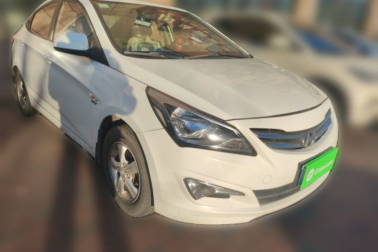 Used Hyundai Verna (older generation) 2014 1.4L Automatic Smart GLS Front Right 45 Deg
