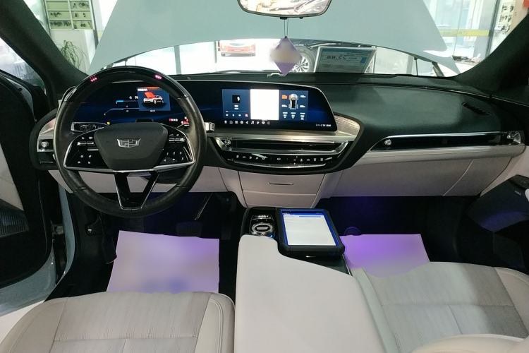 Used Cadillac LYRIQ 2022 Rear-Drive Long-Range Luxury Edition
