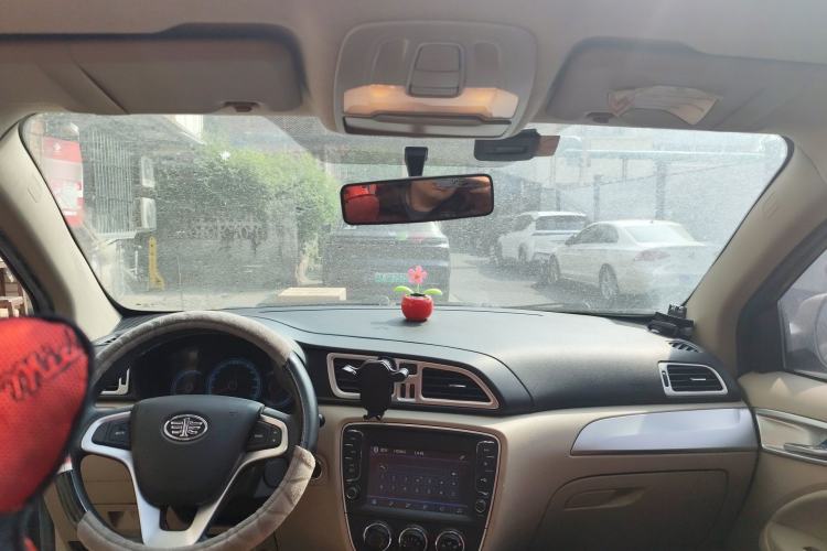 Used FAW Junpai D60 2015 1.5L Manual Luxury Model Center Console