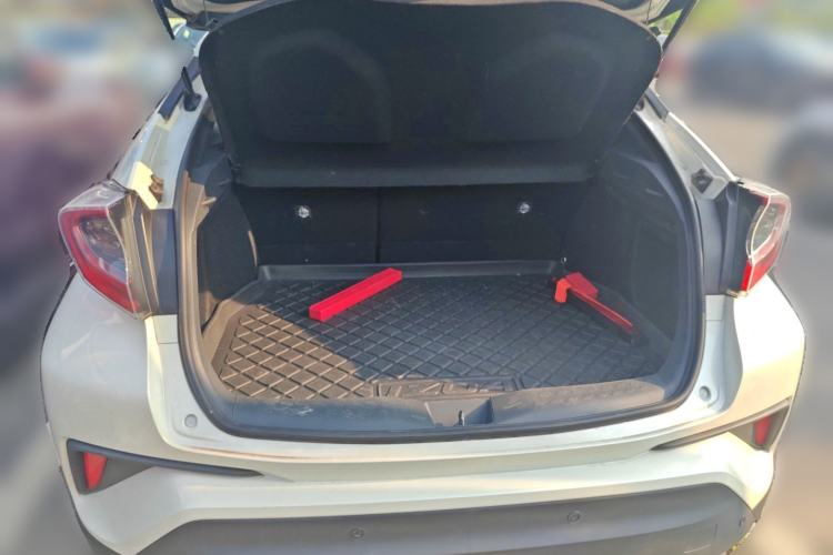 Used Toyota IZOA 2020 2.0L Yichi Version Trunk