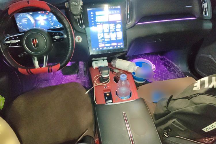 Used Hongqi HS3 2023 1.5T Two-Wheel Drive Shanwei Edition Center Console