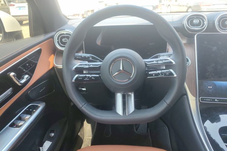 Used Mercedes-Benz GLC 2025 Refreshed GLC 300 L 4MATIC Dynamic Version 5 Seats
