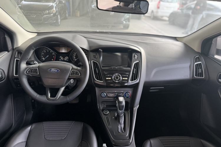 Used Ford Focus 2018 Sedan Classic 1.6L Automatic Trendy SmartDrive Edition Interior 2