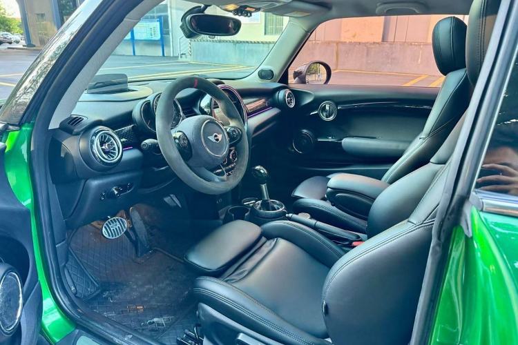 Used MINI 2016 2.0T COOPER S Pioneer Edition Interior 5