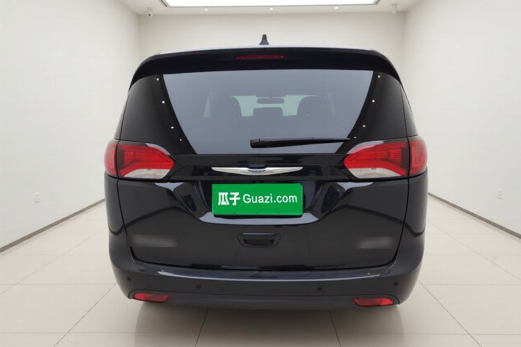 Used Chrysler Grand Voyager 2017 3.6L Premium Edition