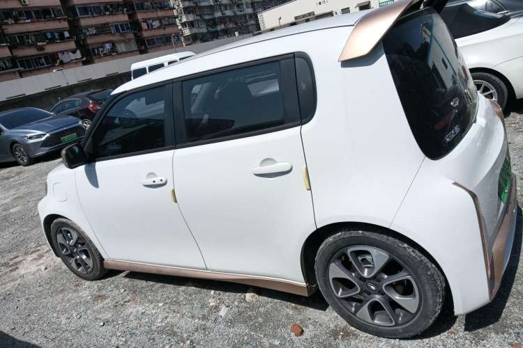 Used ORA White Cat 2022 Xiaoyue Mao Edition 360 km Luxury Model Lithium NMC
