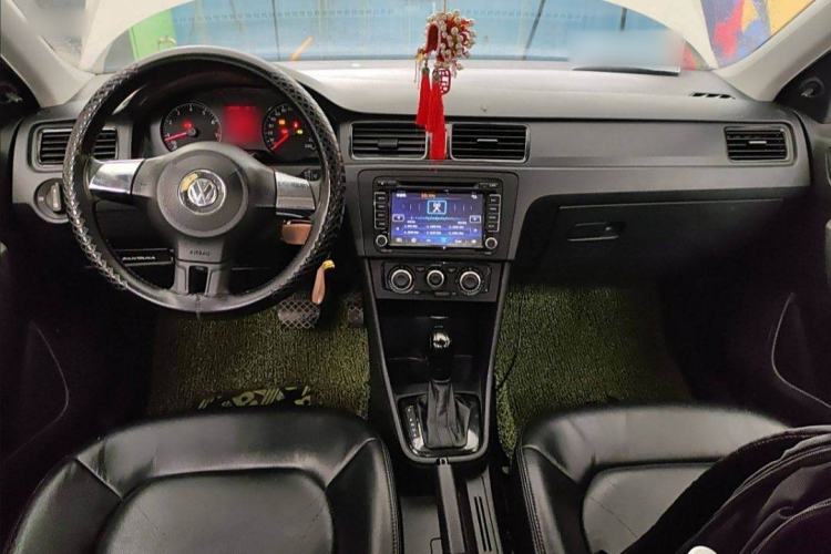 Used Volkswagen Santana 2015 1.6L Automatic Fashion Edition