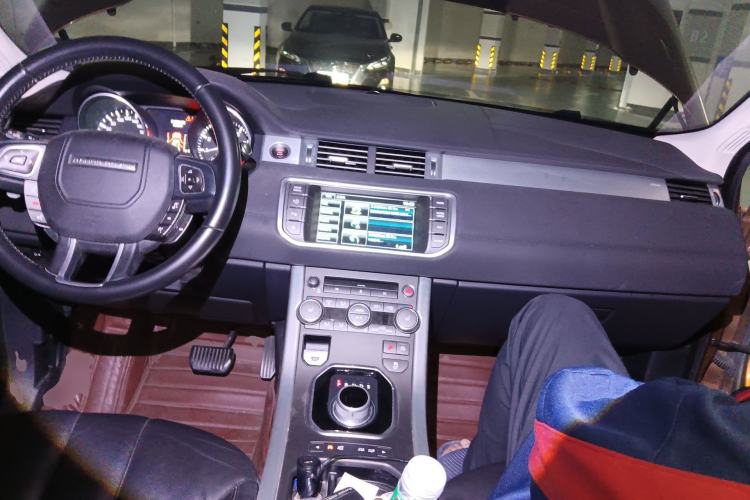 Used Land Rover Range Evoque 2014 2.0T 5-Door Luxury Edition Center Console