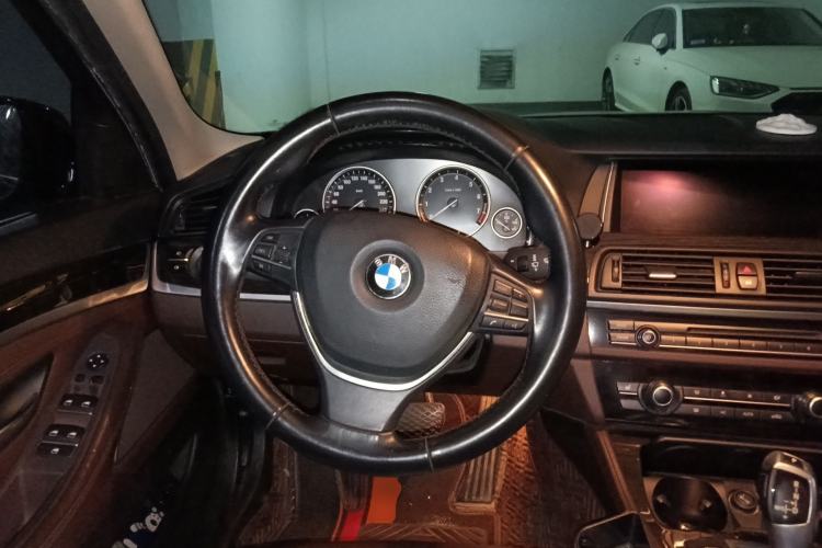 Used BMW 5 Series 2014 525Li Luxury Design Package Steering Wheel