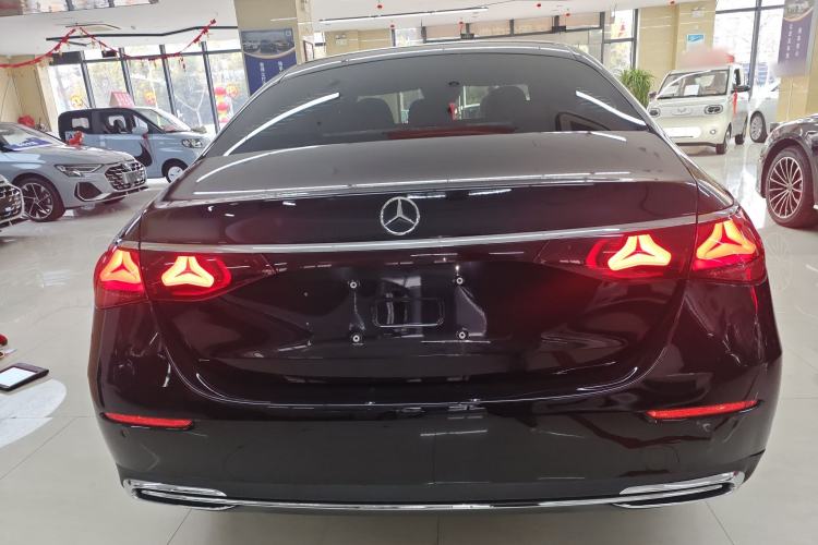 Used Mercedes-Benz E-Class 2024 Facelift E 300 L Luxury Edition
