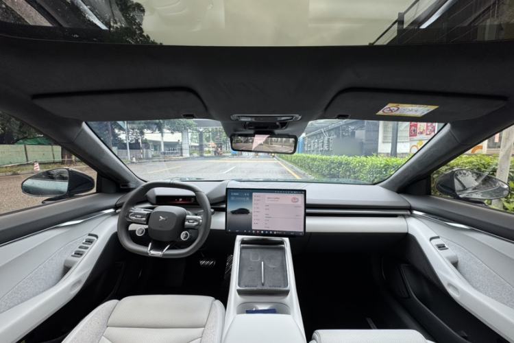 Used XPeng P7 2025 Model—750 All-Wheel-Drive High-Performance Ultra