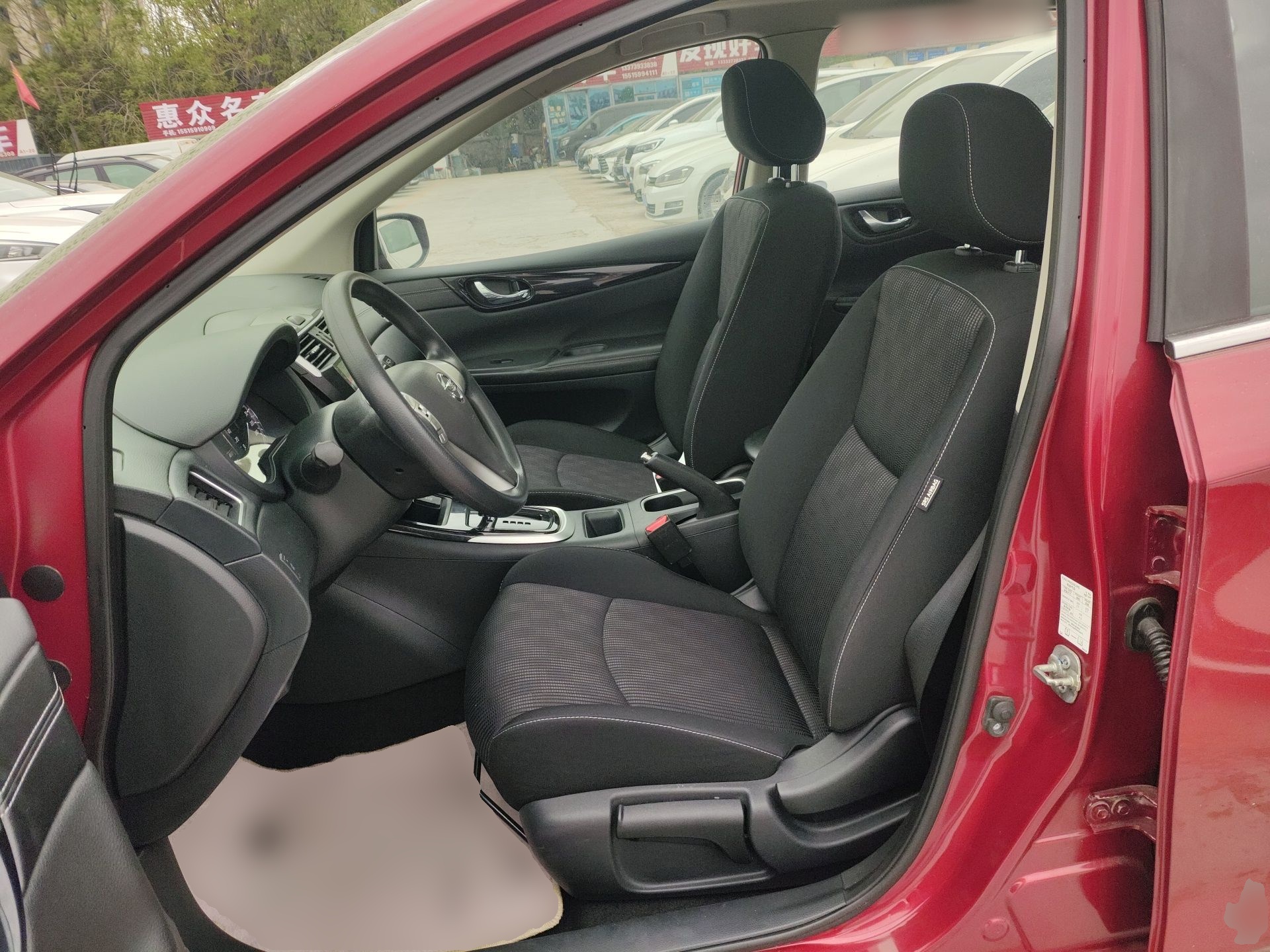 Переднее сиденье в автомобиле