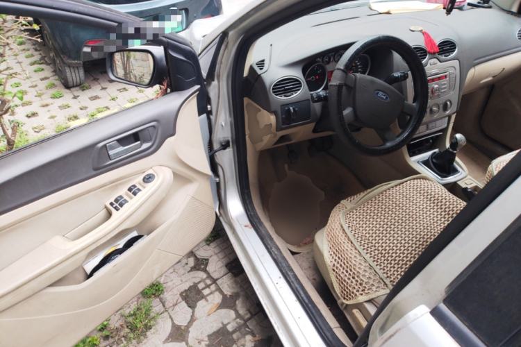 Used Ford Focus 2011 Sedan 1.8L Manual Classic Model
