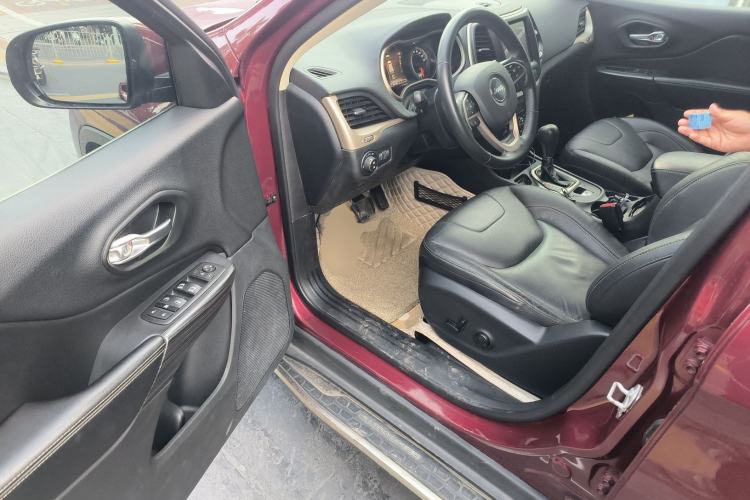 Used Jeep Cherokee 2017 2.4L Leading Smart Edition
