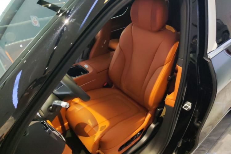 Used Hima AITO M9 2025 Extended-Range Ultra Version 52 kWh 6-Seater Left Front Seat