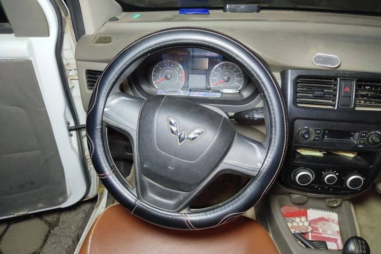 Used Wuling Rongguang V 2016 1.5L Practical Version Steering Wheel