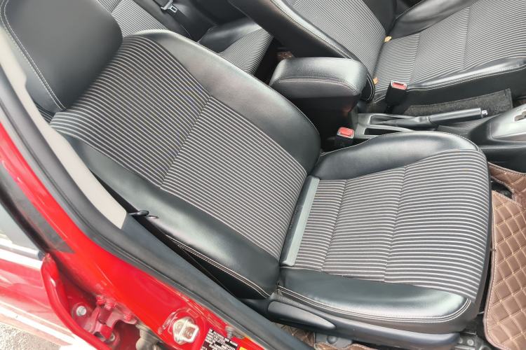 Used Toyota YARiS L Zhi Xuan 2015 1.5G Automatic Xuan Dong Sunroof Special Edition Right Front Seat