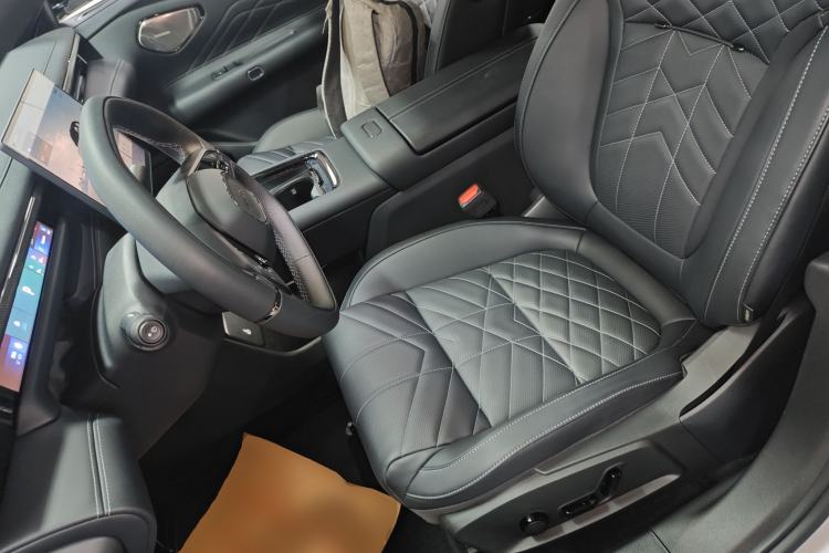 Used Lynk & Co Lynk & Co 10 EM-P 2025 Model 120 Four-Wheel Drive Ultra
