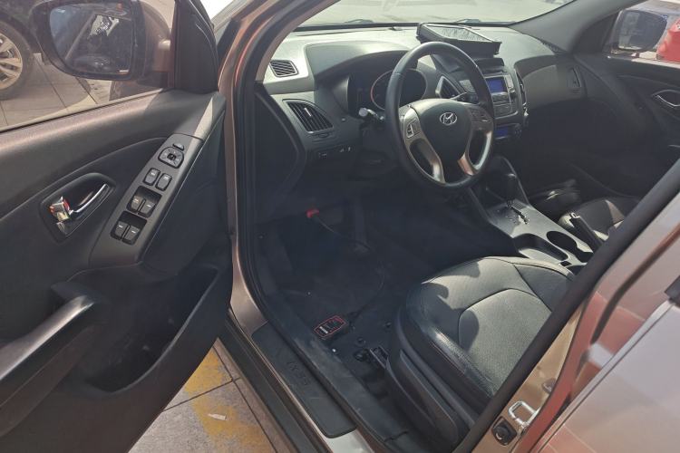 Used Hyundai ix35 2013 2.0L Automatic Two-Wheel Drive Smart GLS China IV Standard