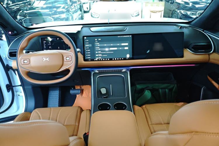 Used XPeng G9 2025 625 Long-Range Max Center Console